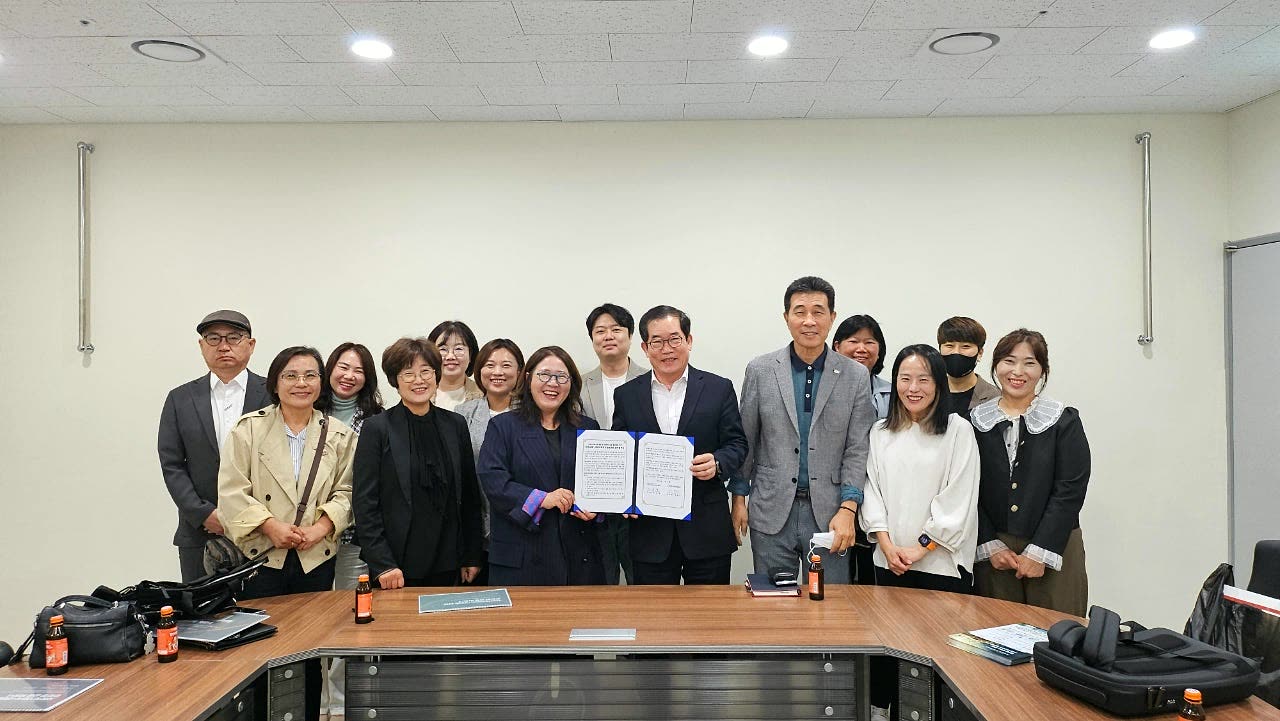 경남사회적기업협의회 업무협약 단체사진